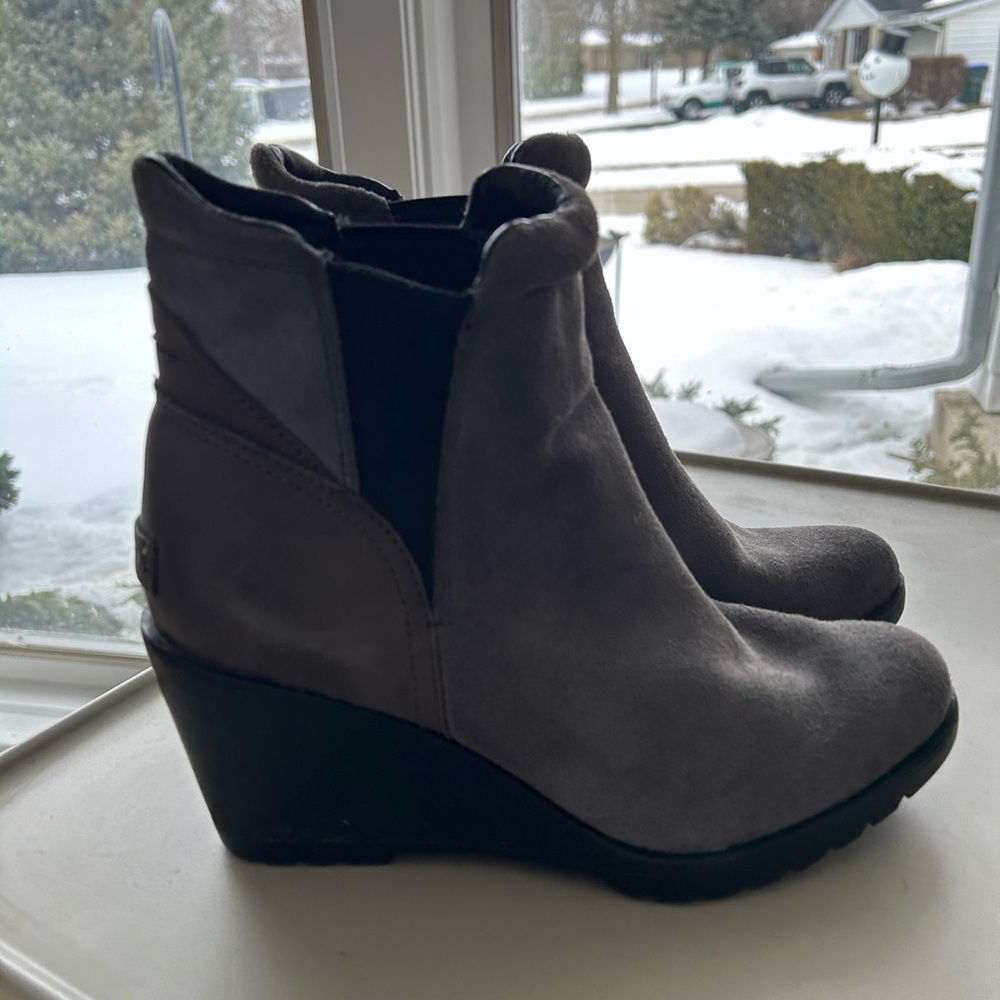 Sorel Gray and Black Wedge Ankle Boots